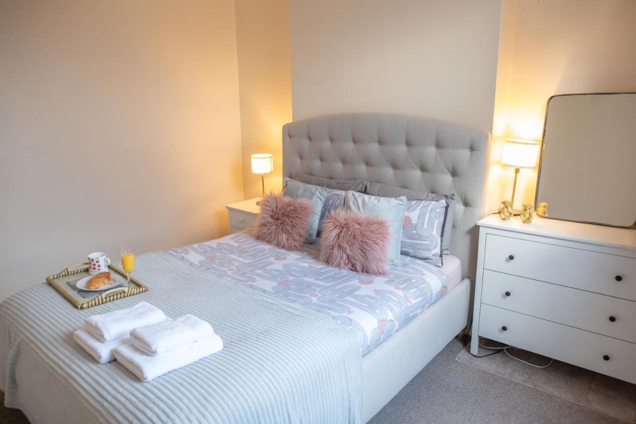 4 Bedroom Flat With High Speed Wi-Fi In North Acton, Ealing, West Λονδίνο Εξωτερικό φωτογραφία