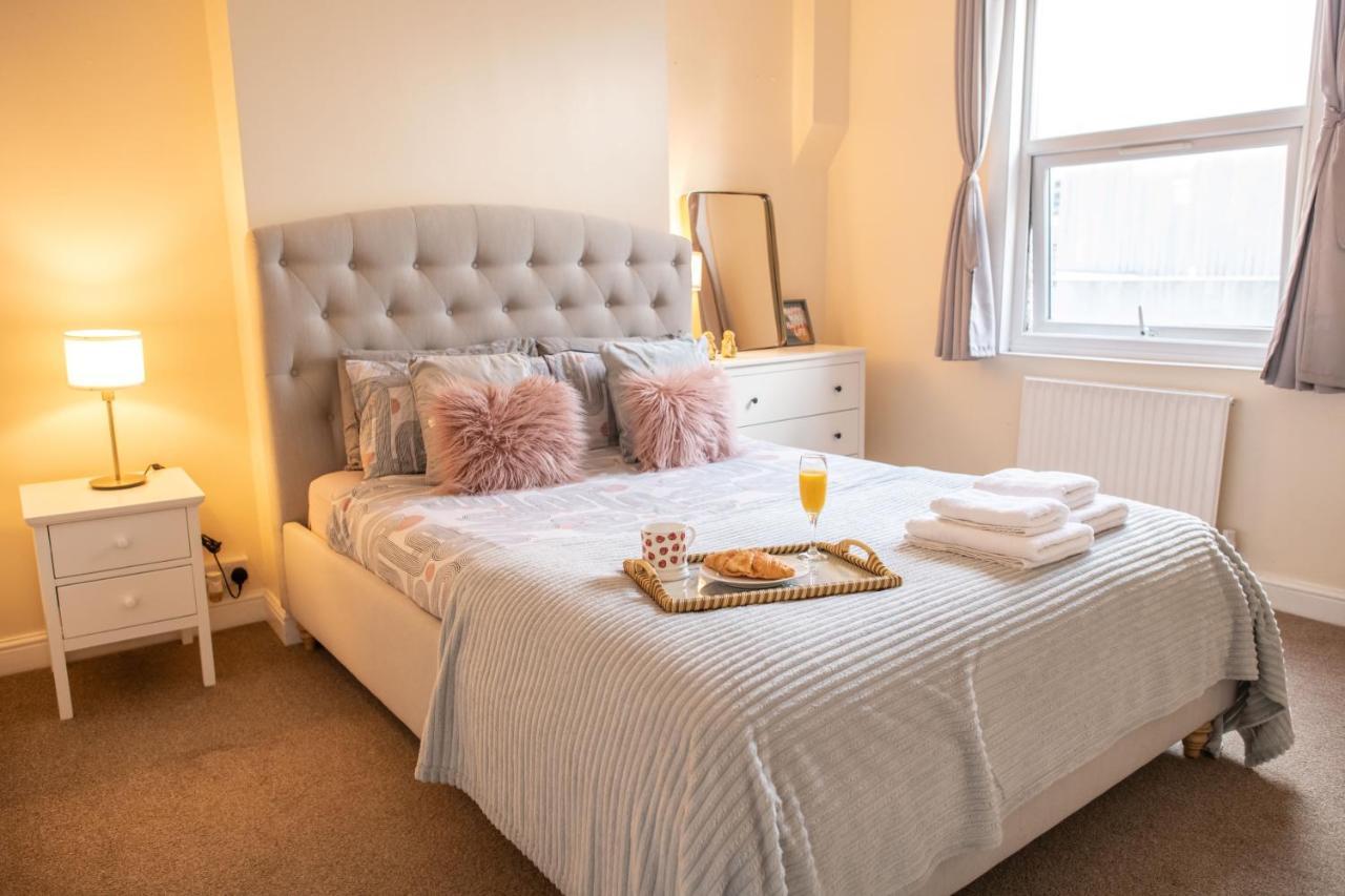4 Bedroom Flat With High Speed Wi-Fi In North Acton, Ealing, West Λονδίνο Εξωτερικό φωτογραφία