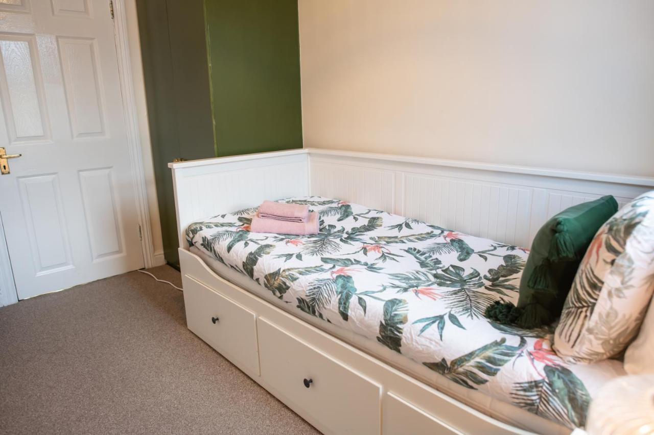 4 Bedroom Flat With High Speed Wi-Fi In North Acton, Ealing, West Λονδίνο Εξωτερικό φωτογραφία