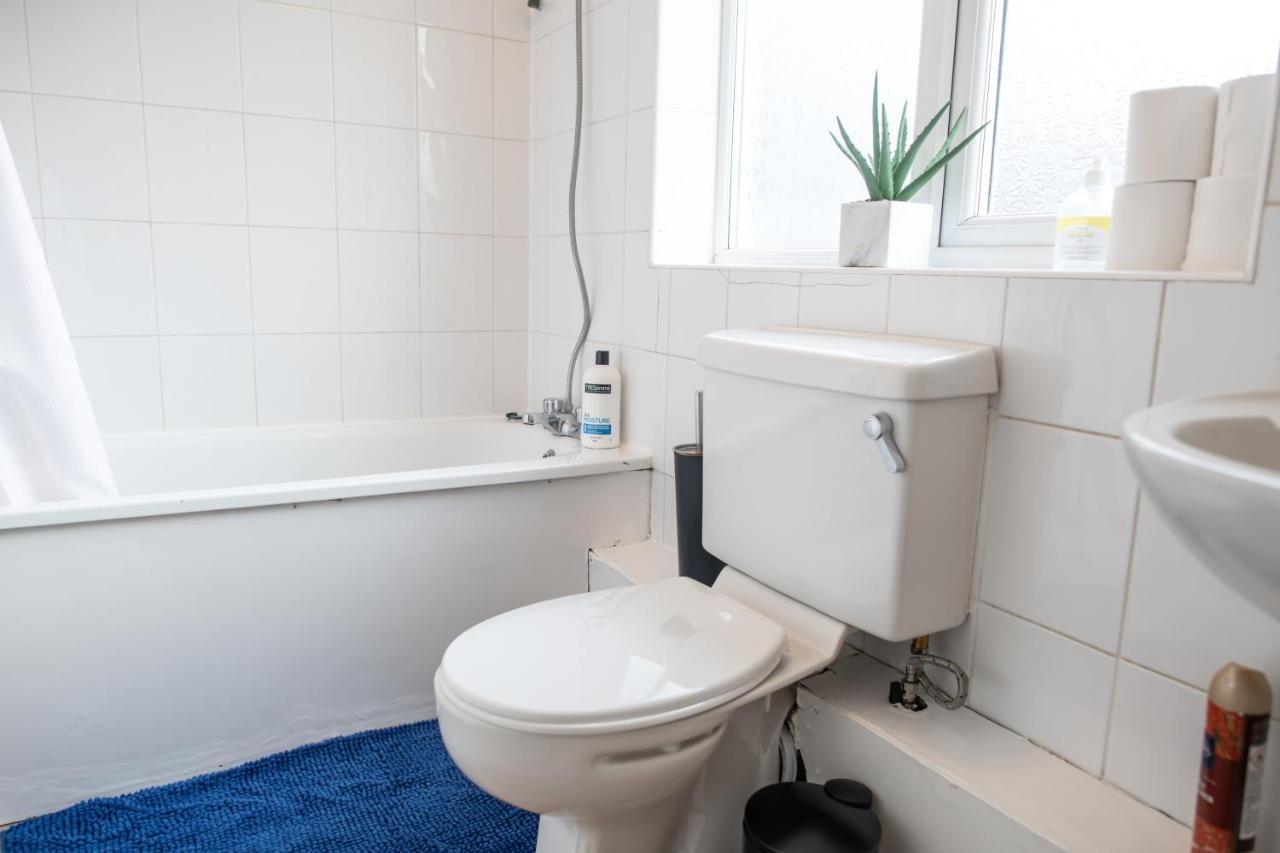 4 Bedroom Flat With High Speed Wi-Fi In North Acton, Ealing, West Λονδίνο Εξωτερικό φωτογραφία