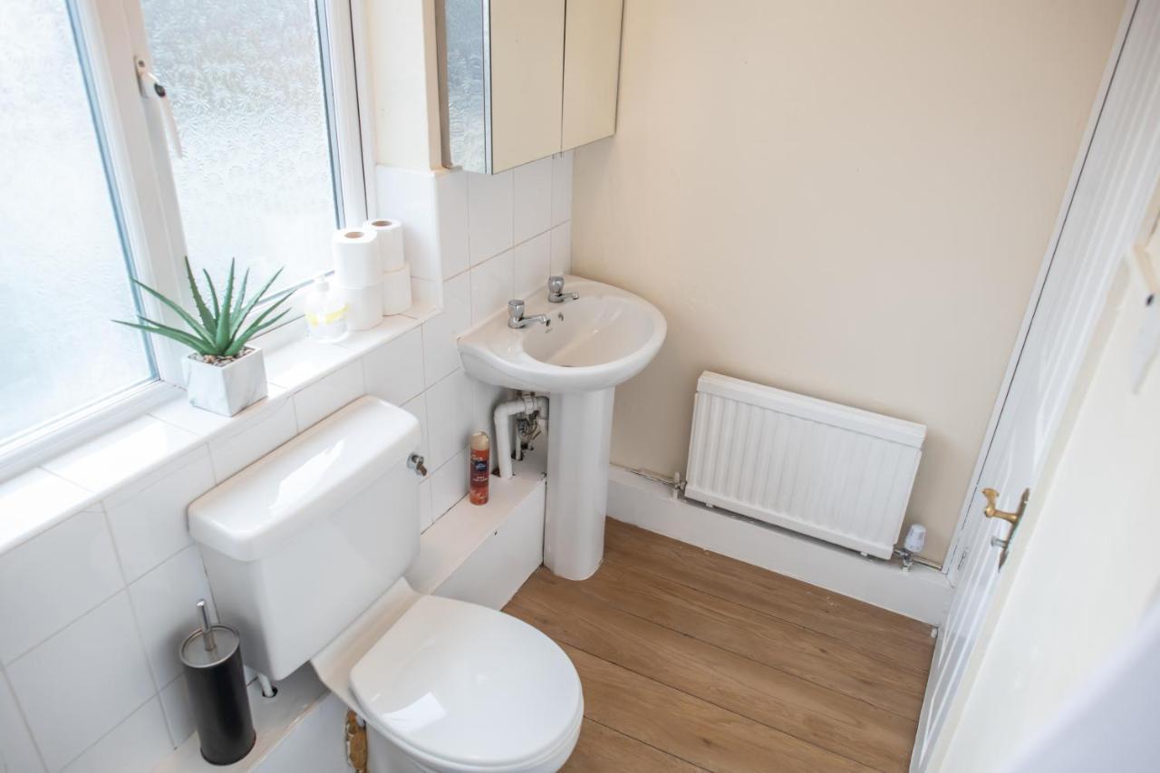 4 Bedroom Flat With High Speed Wi-Fi In North Acton, Ealing, West Λονδίνο Εξωτερικό φωτογραφία