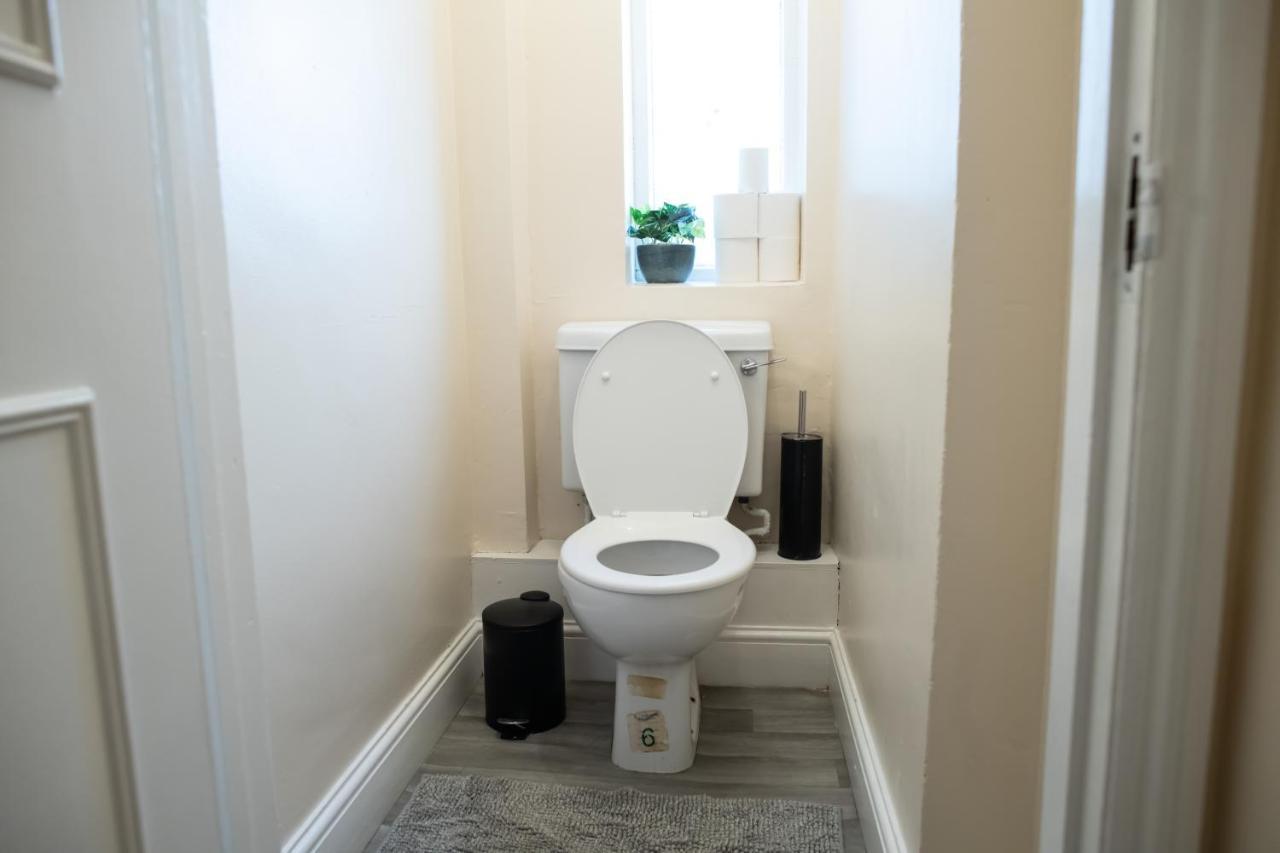 4 Bedroom Flat With High Speed Wi-Fi In North Acton, Ealing, West Λονδίνο Εξωτερικό φωτογραφία