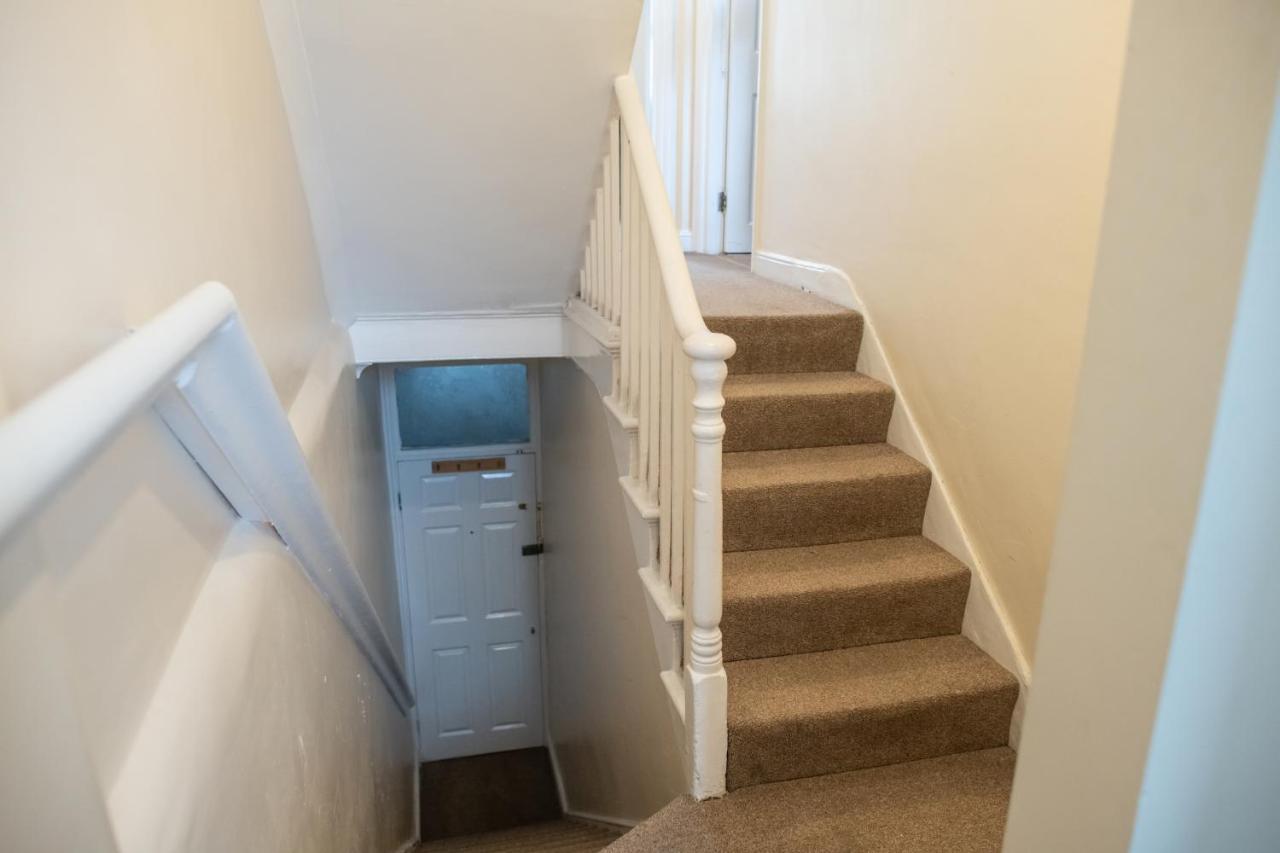 4 Bedroom Flat With High Speed Wi-Fi In North Acton, Ealing, West Λονδίνο Εξωτερικό φωτογραφία