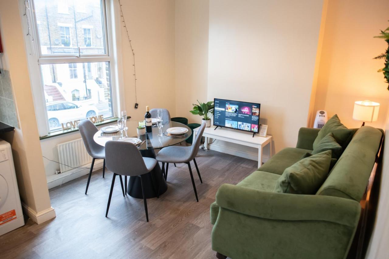 4 Bedroom Flat With High Speed Wi-Fi In North Acton, Ealing, West Λονδίνο Εξωτερικό φωτογραφία