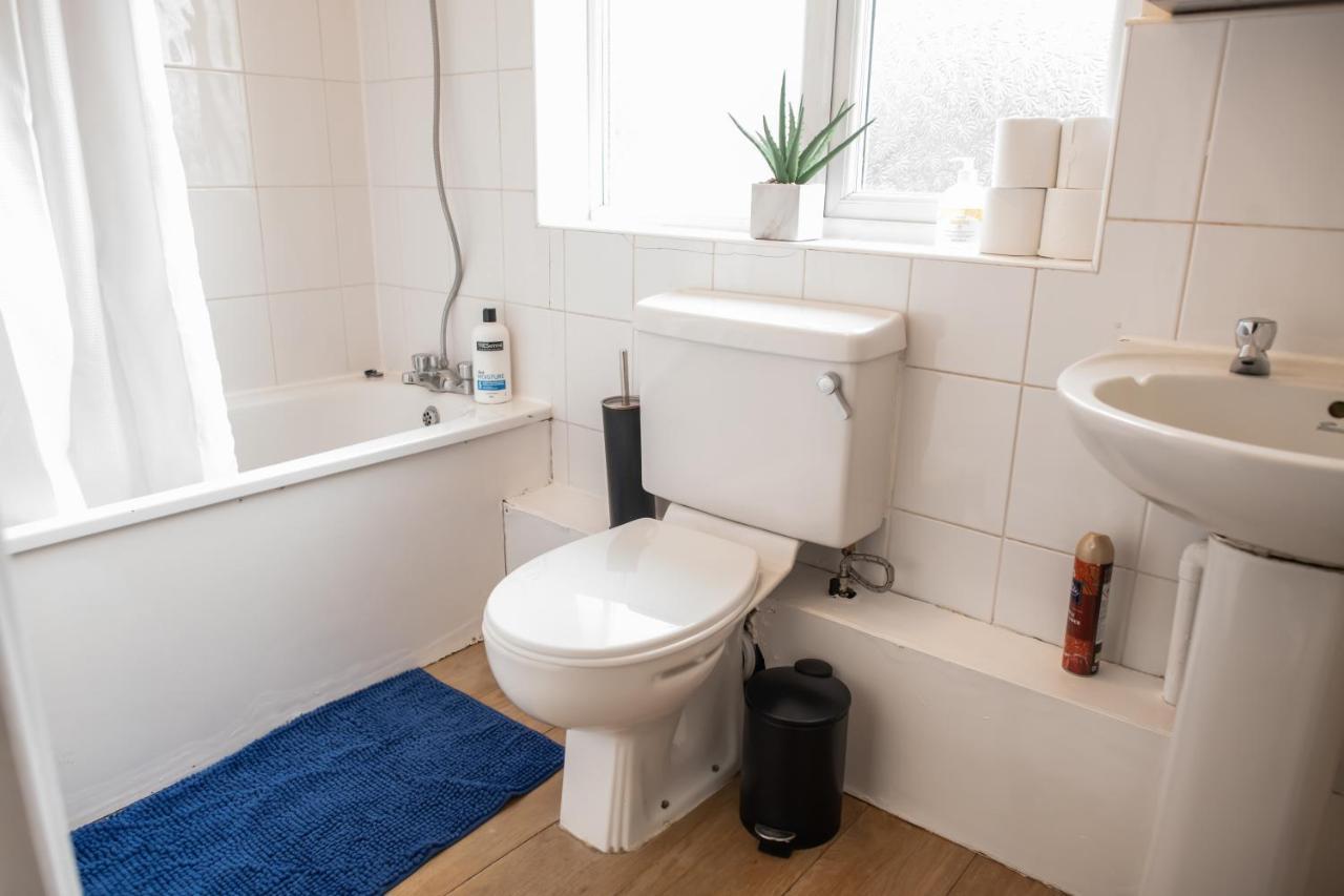 4 Bedroom Flat With High Speed Wi-Fi In North Acton, Ealing, West Λονδίνο Εξωτερικό φωτογραφία