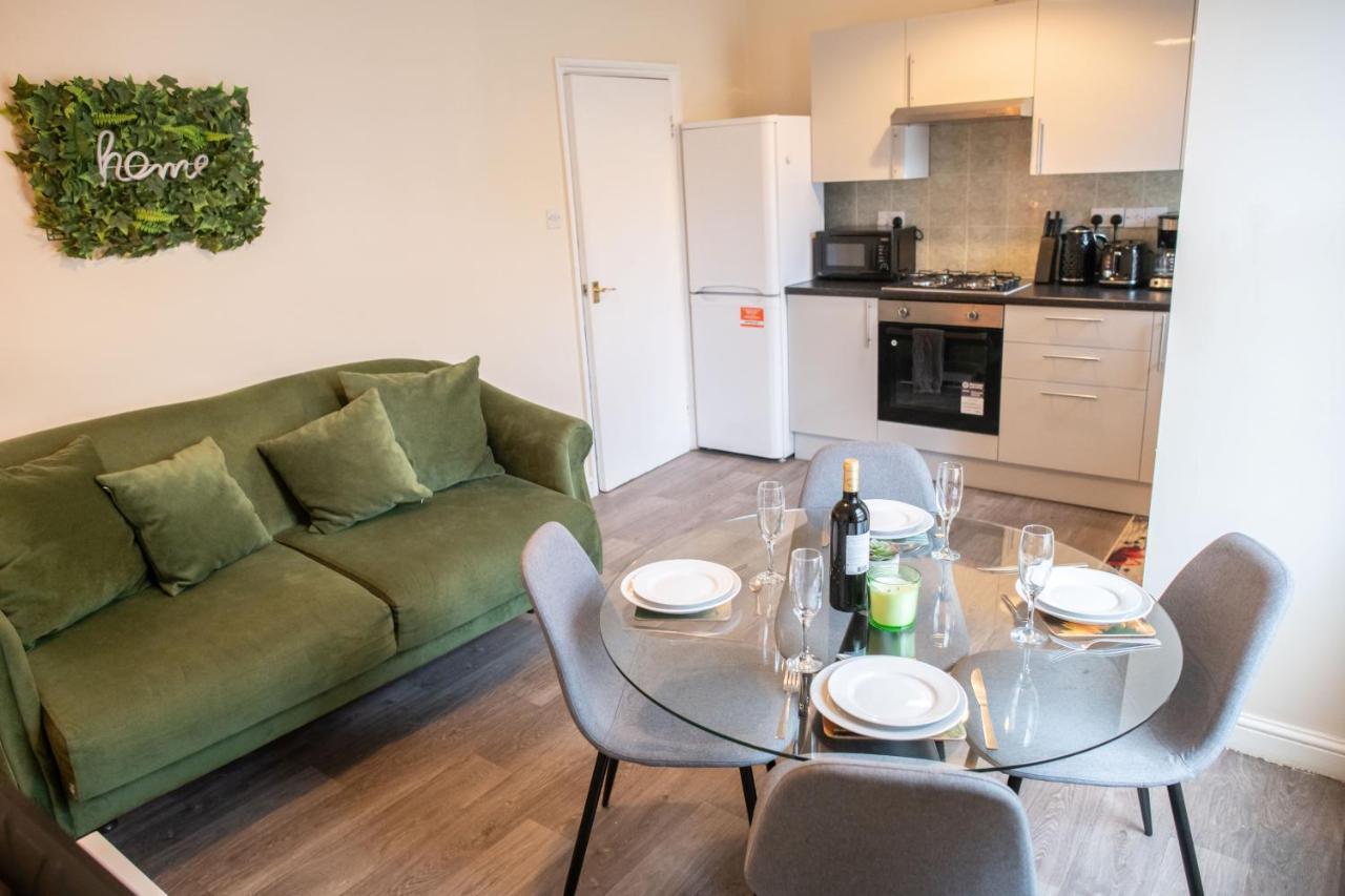 4 Bedroom Flat With High Speed Wi-Fi In North Acton, Ealing, West Λονδίνο Εξωτερικό φωτογραφία