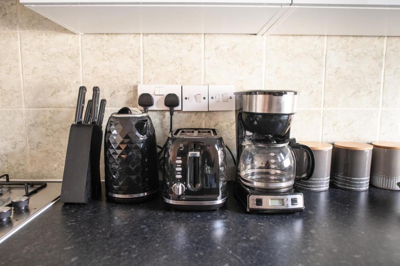 4 Bedroom Flat With High Speed Wi-Fi In North Acton, Ealing, West Λονδίνο Εξωτερικό φωτογραφία