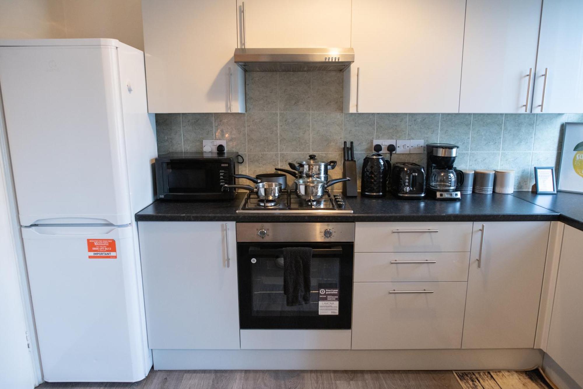 4 Bedroom Flat With High Speed Wi-Fi In North Acton, Ealing, West Λονδίνο Εξωτερικό φωτογραφία